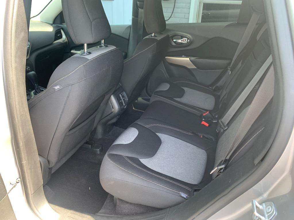 2018 Jeep Cherokee Latitude - Photo 9
