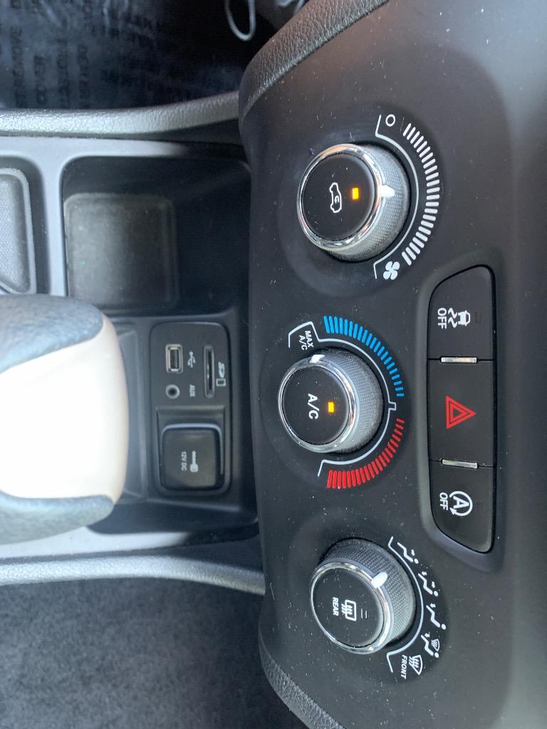 2018 Jeep Cherokee Latitude - Photo 16