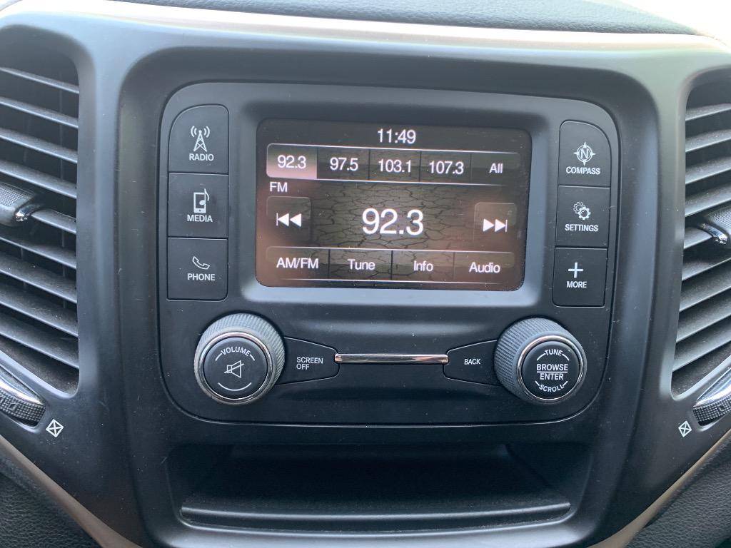 2018 Jeep Cherokee Latitude - Photo 15